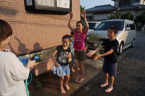 水浴び お迎え付き夜間保育 学童保育の認定npo法人あっとほーむ 横浜市都筑区 港北ニュータウン 水浴び お迎え付き夜間保育 学童保育の認定npo法人あっとほーむ 横浜市都筑区 港北ニュータウン